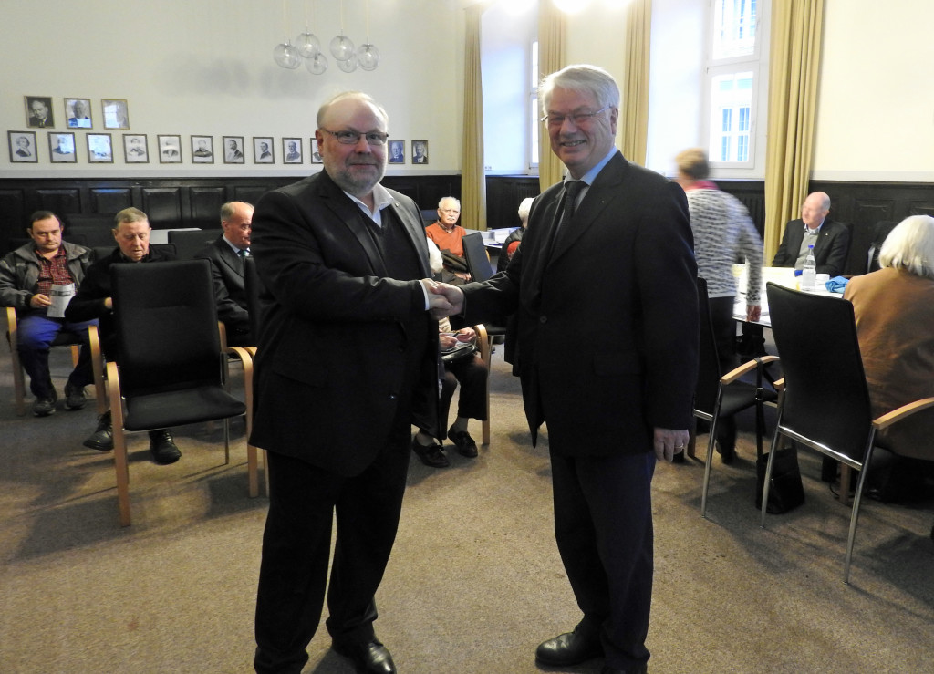 Der Bürgerbeauftragte von Rheinland Pfalz Dieter Burgard (li.) wird vom Seniorenbeiratsvorsitzenden Prof. Dr. Heinz-Günther Borck begrüßt